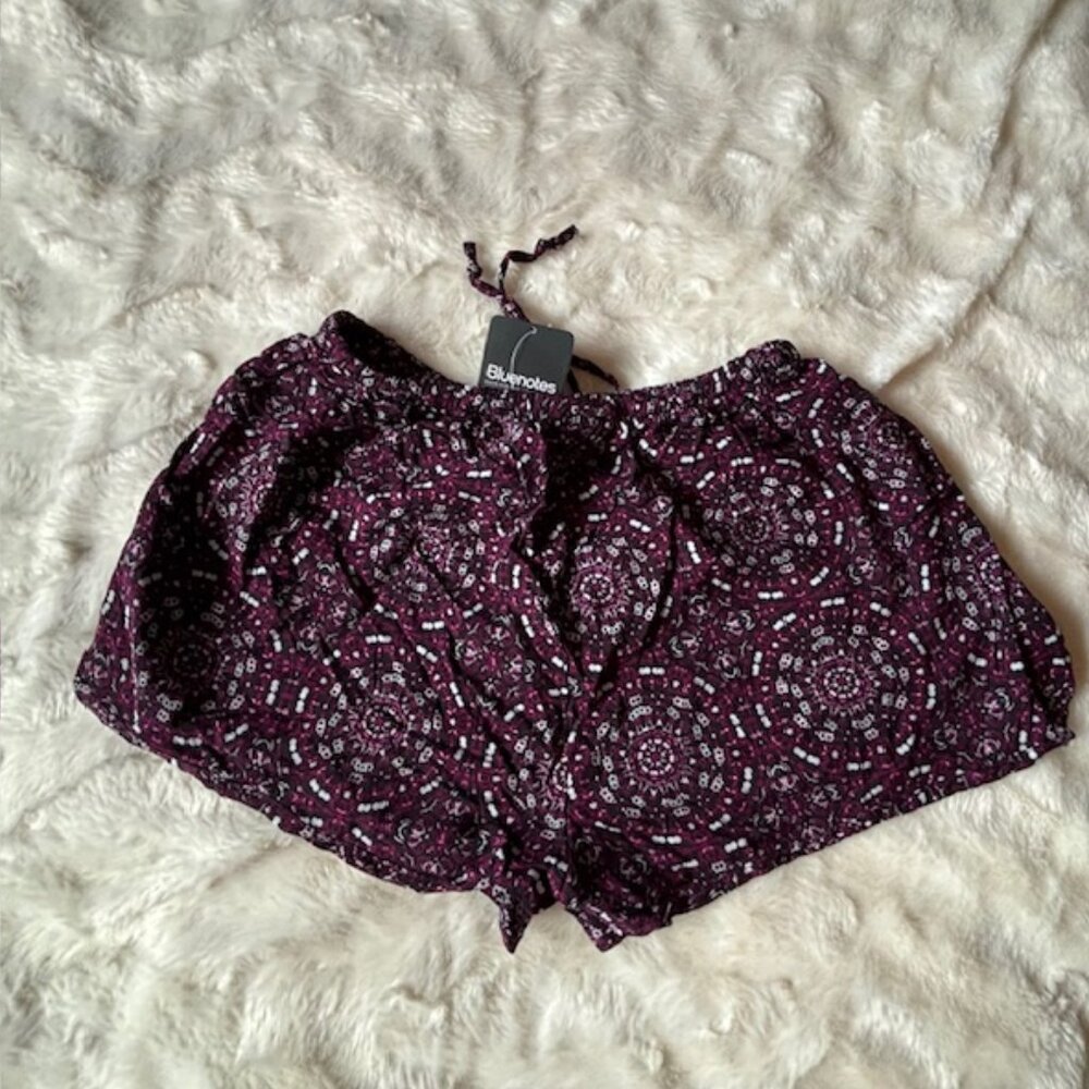 2/$25 Bluenotes Purple Patterned Short Shorts with drawstrings Ladies Sze S NWT
